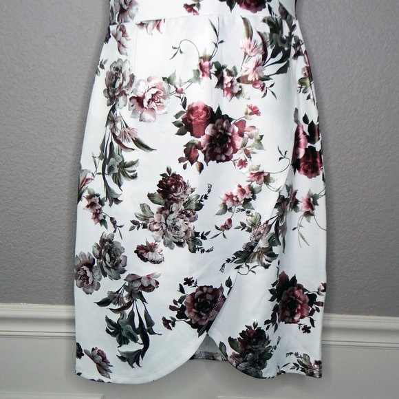 bebe Woman's Floral Faux Wrap dress size 6 Ivory/ Multi colored NEW - Picture 3 of 14